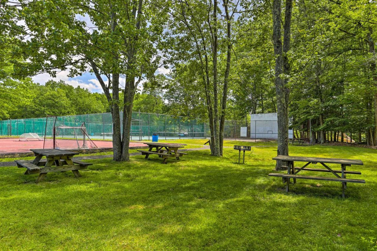 Holiday home Poconos Vacation Near Wallenpaupack!