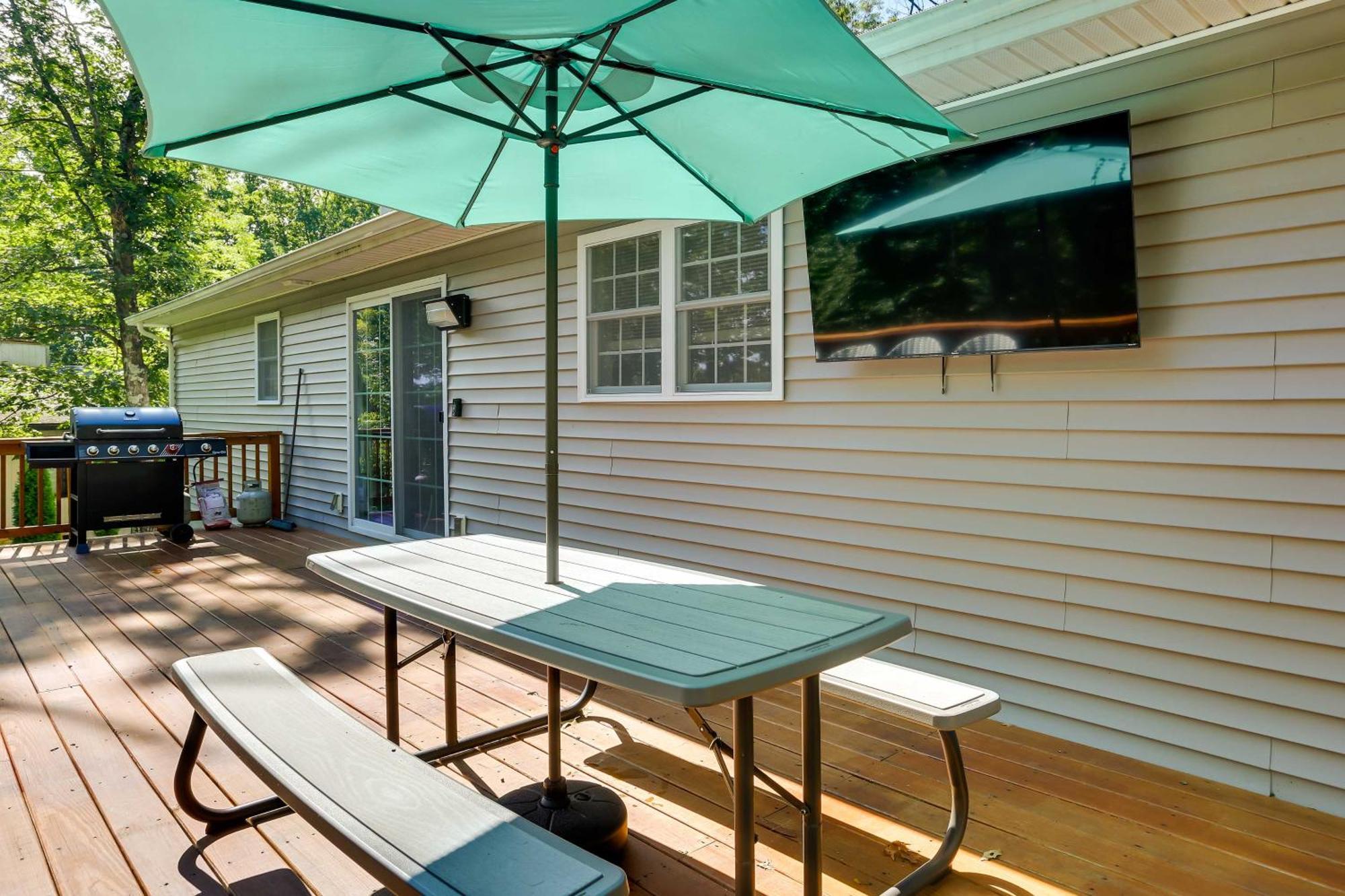 Poconos Vacation Near Wallenpaupack! Holiday home Lake Ariel
