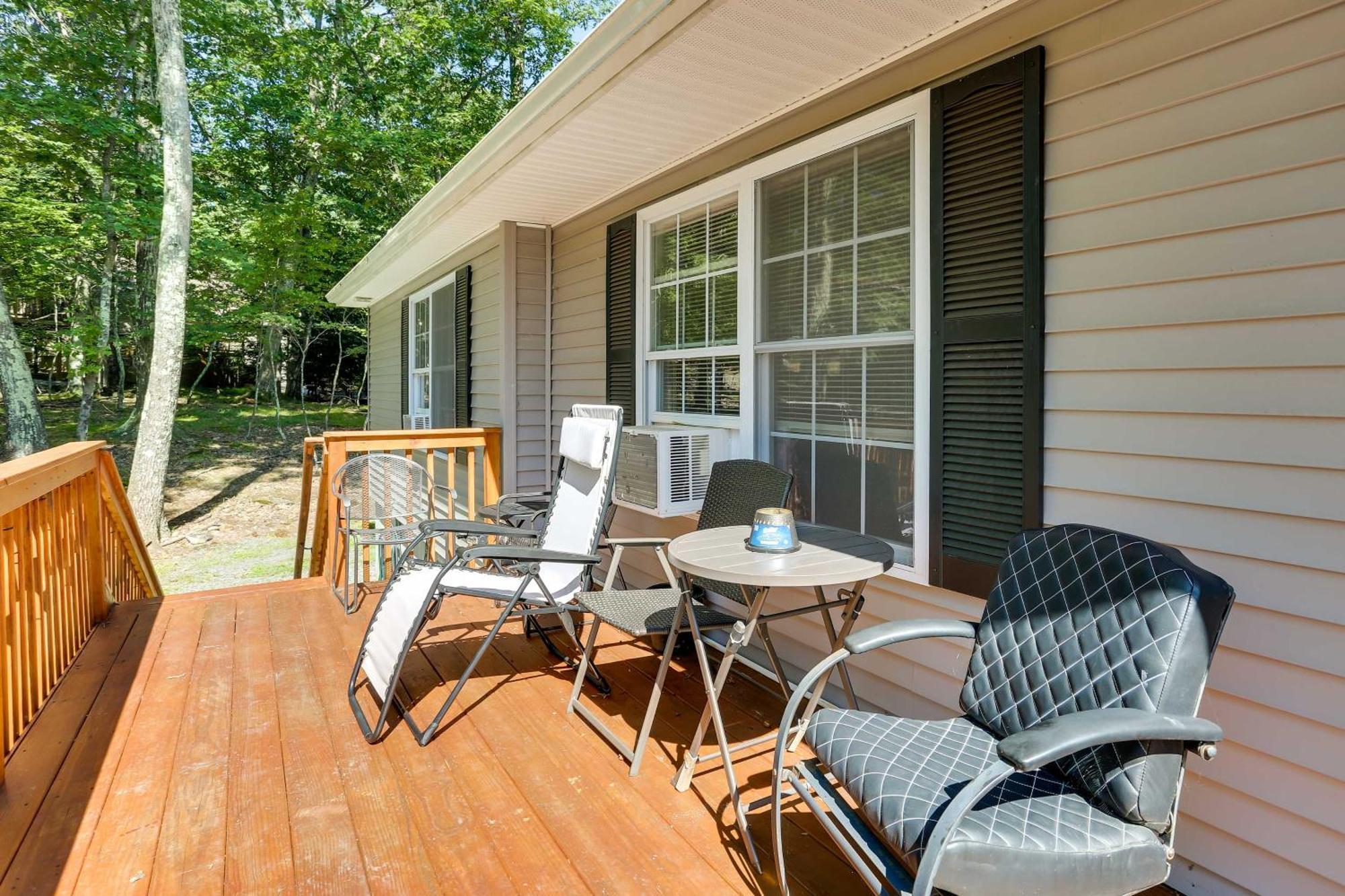 Poconos Vacation Near Wallenpaupack! Holiday home